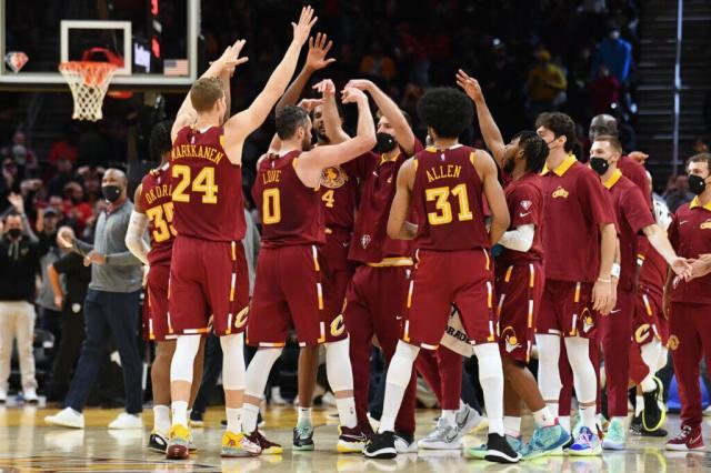 1645000244157014976.jpg GettyImages-1358877060-1024x683.jpg