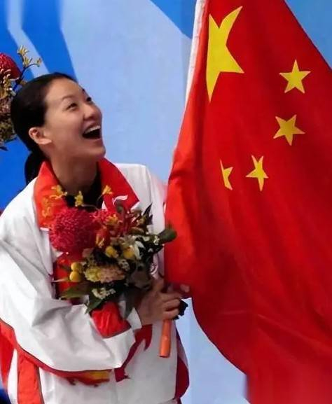 恩爱24年难敌残酷现实！74岁梁锦松明显衰老，48岁伏明霞仍貌美如花|郭晶晶|婚姻|岁月|爱情|荣耀_新浪娱乐_新浪新闻